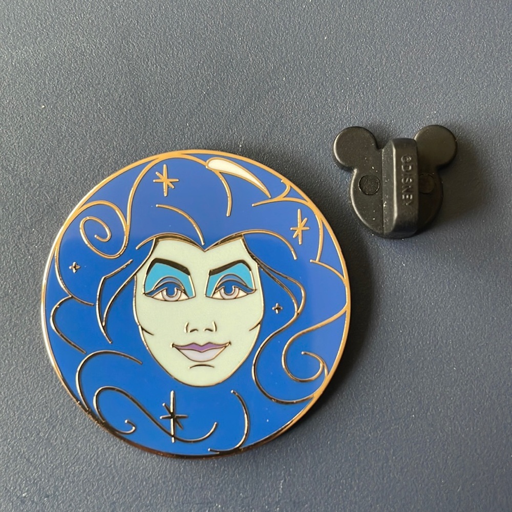 Walt Disney 50th Anniversary Haunted Mansion Madame Leota  Mystery Box Pin
